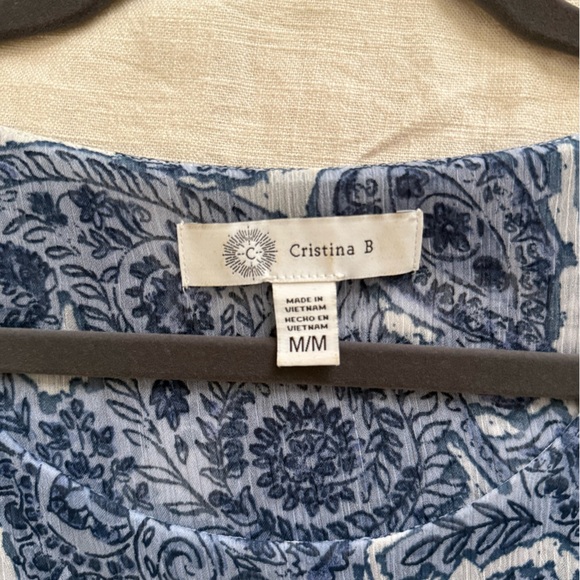 Sleeveless Blouse - Picture 3 of 3